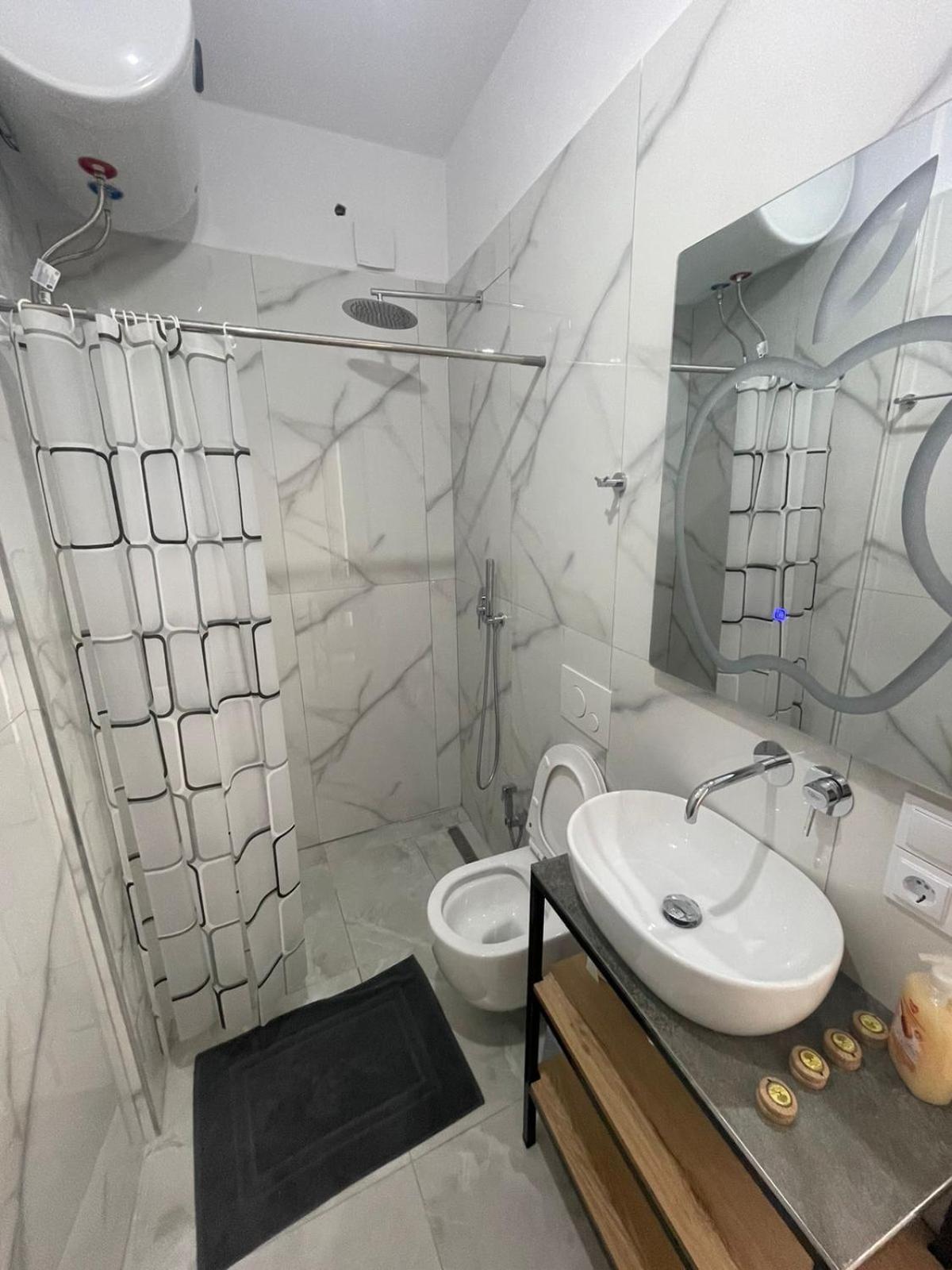 Vanesa Rooms Sarande Luaran gambar